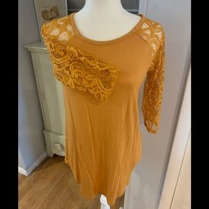 Medium mustard top with lace sleeves